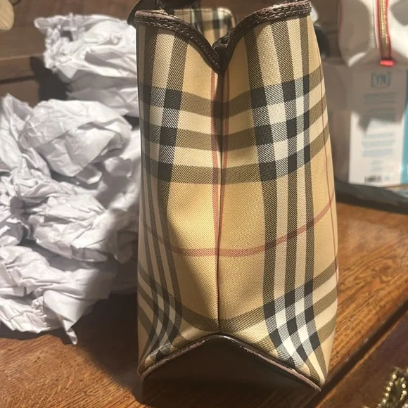 Burberry Checkered Bag with Brown Interior - Picture 5 of 8